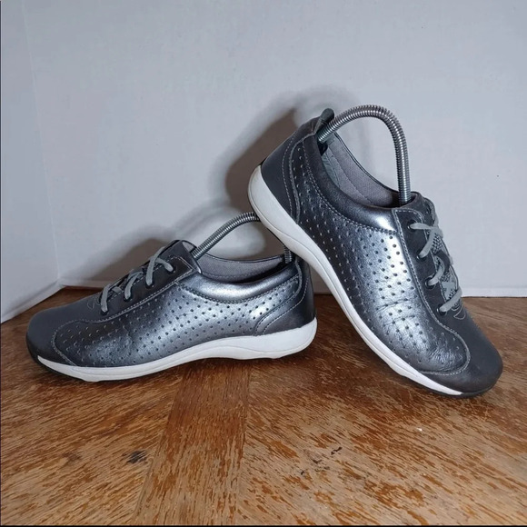 Dansko Women’s Hillary Silver Leather Comfort Walking Shoe size 38 - Picture 1 of 10